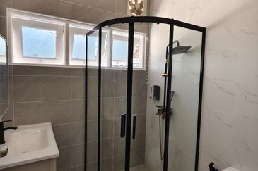 Stulang Laut / Darat