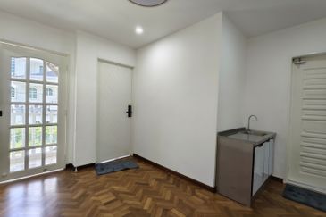 Stulang Laut / Darat