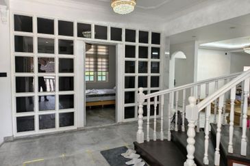 Stulang Laut / Darat