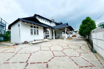 Stulang Laut / Darat