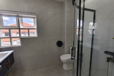 Stulang Laut / Darat