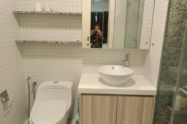 Six Ceylon (6 Ceylon)