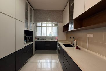 UPPERVILLE @ 16 Quartz Melawati