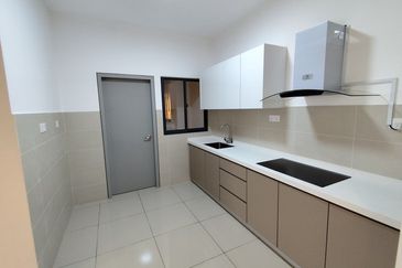 UPPERVILLE @ 16 Quartz Melawati