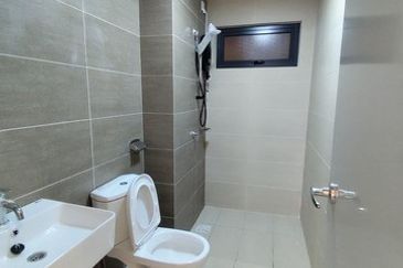 UPPERVILLE @ 16 Quartz Melawati