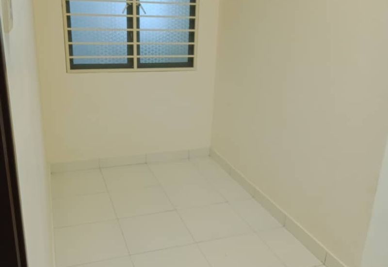 Corner lot 3-storey house for Rent @ Sentul Bahagia