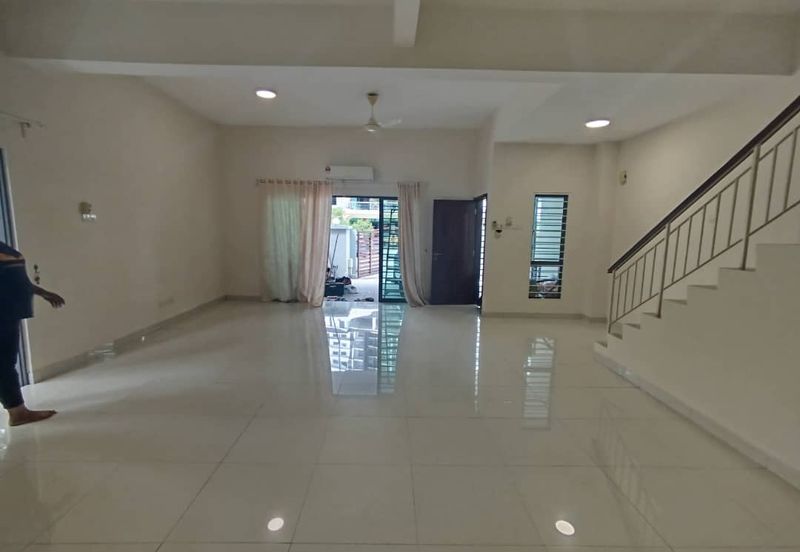 Corner lot 3-storey house for Rent @ Sentul Bahagia