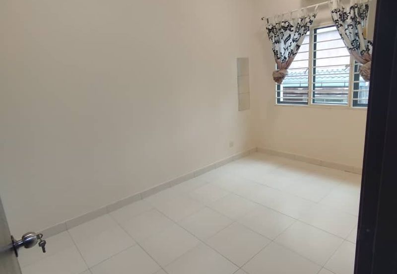 Corner lot 3-storey house for Rent @ Sentul Bahagia