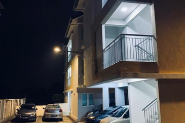 Hamton Townhouse, Kemensah, Taman Melawati for Rent 3 BR Unit