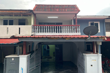 2-Storey Low Cost Terrace PKNS house @ Batu 13 1/2 Puchong for Sale