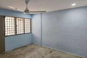 2-Storey Low Cost Terrace PKNS house @ Batu 13 1/2 Puchong for Sale