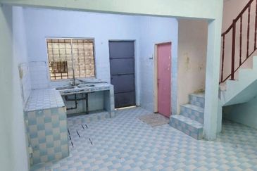 2-Storey Low Cost Terrace PKNS house @ Batu 13 1/2 Puchong for Sale