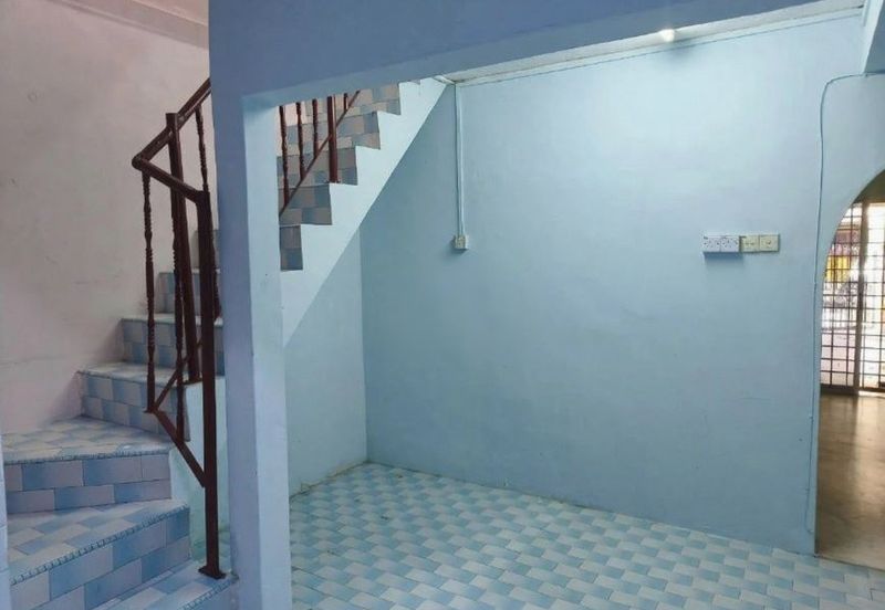 2-Storey Low Cost Terrace PKNS house @ Batu 13 1/2 Puchong for Sale