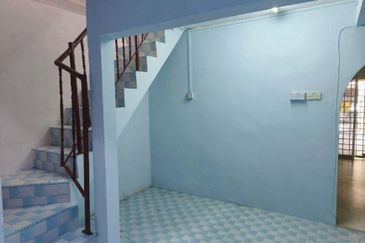 2-Storey Low Cost Terrace PKNS house @ Batu 13 1/2 Puchong for Sale