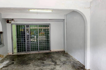 2-Storey Low Cost Terrace PKNS house @ Batu 13 1/2 Puchong for Sale