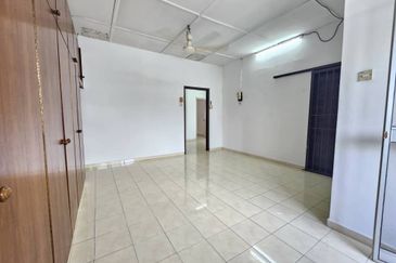 Jalan Mutiara Barat 5