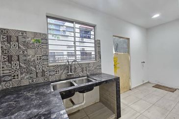 Jalan Mutiara Barat 5