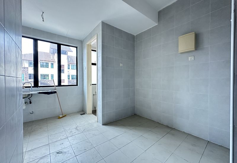 Avenue 2, Lake Valley