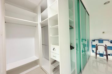 SL7, Bandar Sungai Long