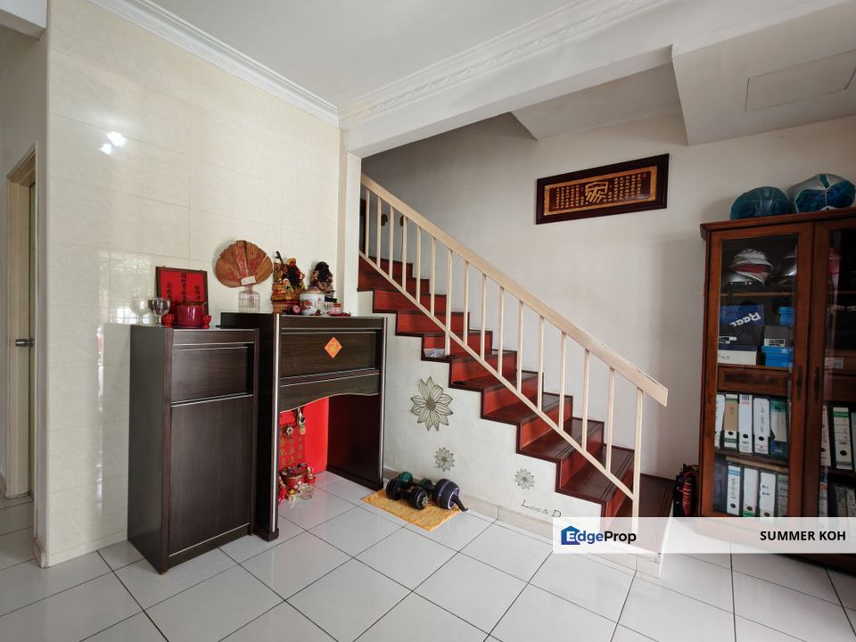 Taman Bukit Serdang, 2 Storey Semi-D for Sale, Kitchen Extended, well maintain, Selangor, Seri Kembangan