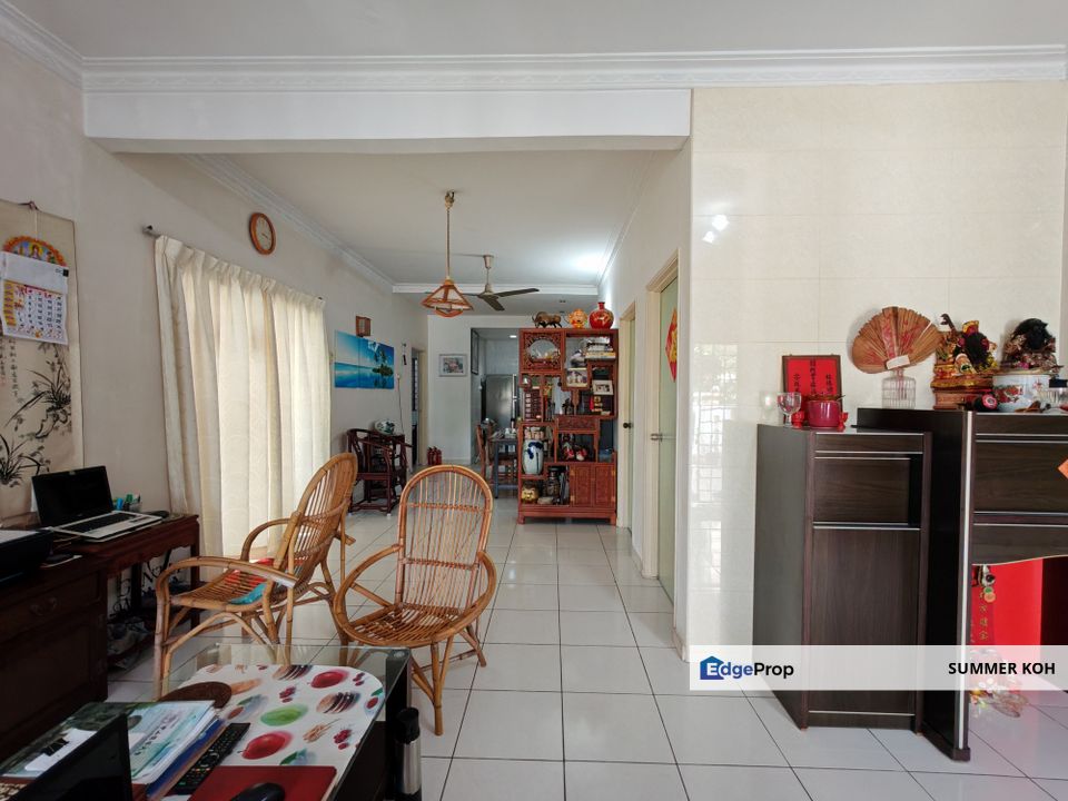 Taman Bukit Serdang, 2 Storey Semi-D for Sale, Kitchen Extended, well maintain, Selangor, Seri Kembangan