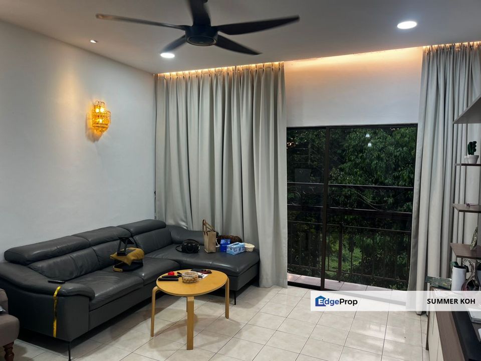 Villa Laman Tasik, Bandar Sri Permaisuri Cheras, Upper Unit End Lot Townhouse For Sale, 3 Balcony, Fully Furnished & Renovation, Strategic Location, Kuala Lumpur, Cheras