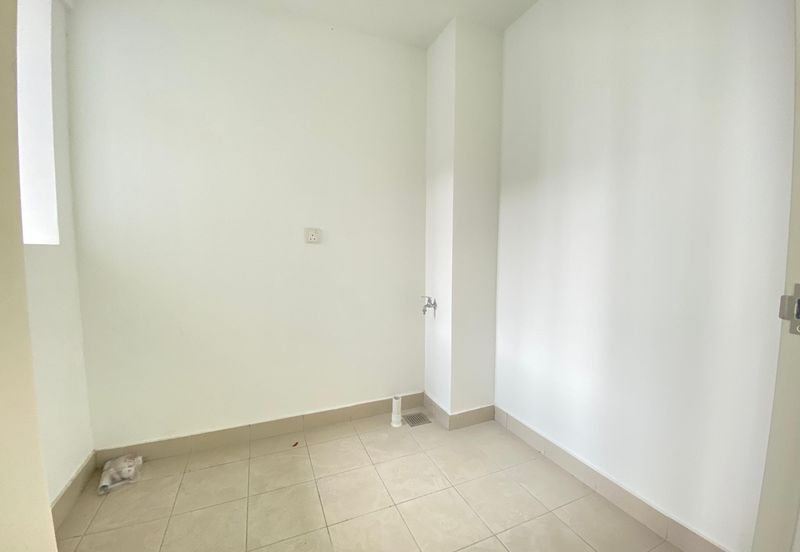 Lakefront Condominium | Emerald Hills @ Alam Damai