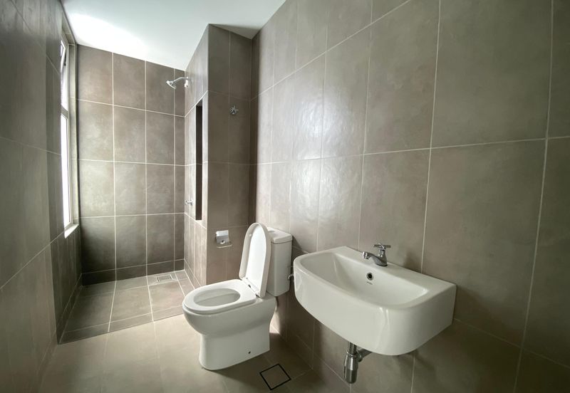 Lakefront Condominium | Emerald Hills @ Alam Damai