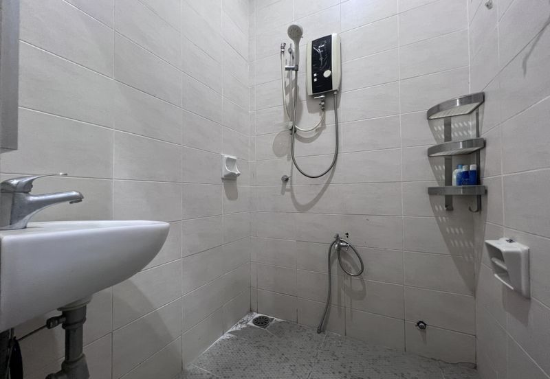 Avenue 6, Bandar Tun Hussein Onn