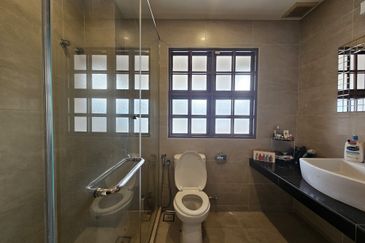 SL 4, Bandar Sungai Long