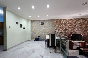 SL7, Bandar Sungai Long