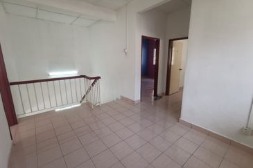 SL 12, Bandar Sungai Long