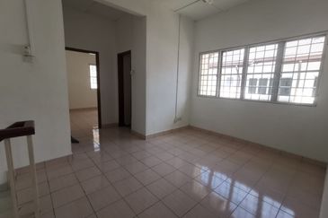 SL 12, Bandar Sungai Long