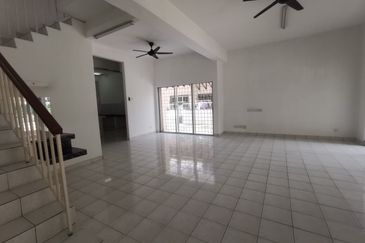 SL 12, Bandar Sungai Long