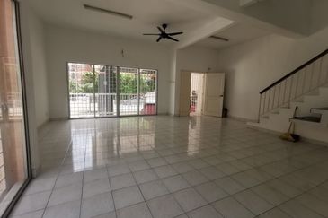 SL 12, Bandar Sungai Long