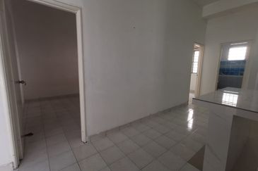 SL 12, Bandar Sungai Long