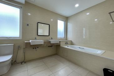 SL 9, Bandar Sungai Long