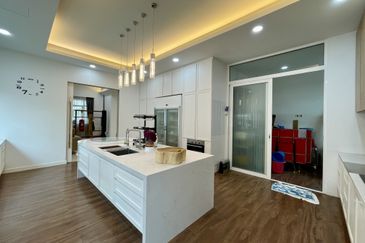 SL 9, Bandar Sungai Long