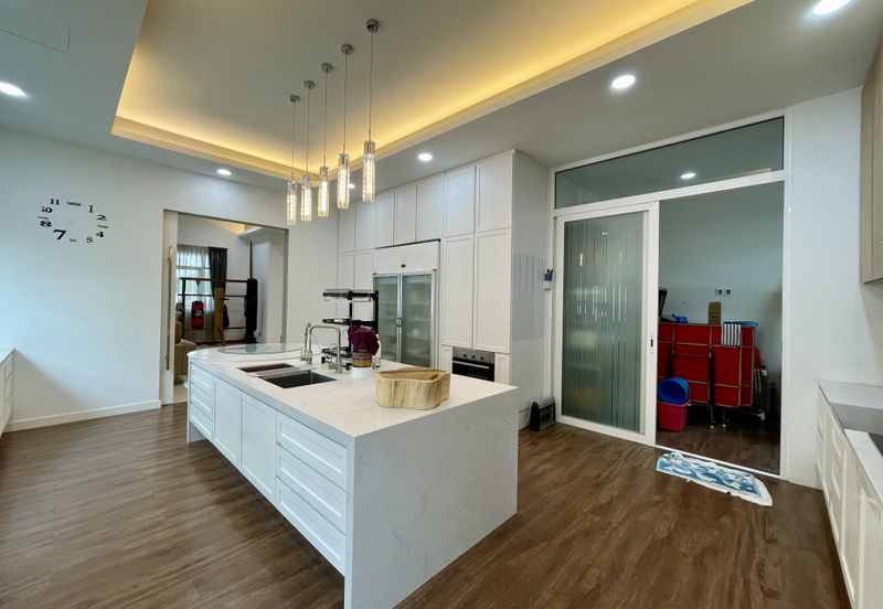 SL 9, Bandar Sungai Long