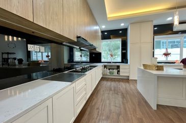 SL 9, Bandar Sungai Long