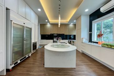 SL 9, Bandar Sungai Long