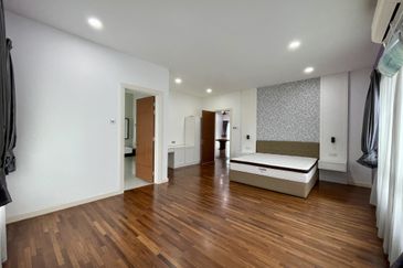 SL 9, Bandar Sungai Long