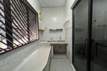 SL 6, Bandar Sungai Long