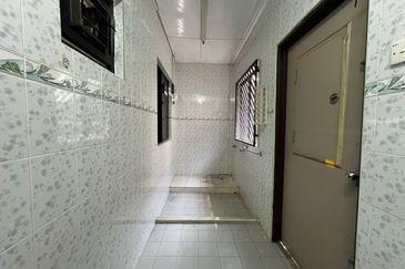 SL 6, Bandar Sungai Long