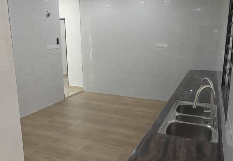 Jalan Suasana, Bandar Tun Hussein Onn