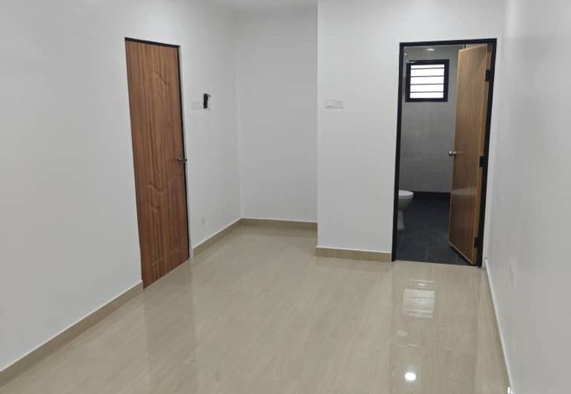 Jalan Suasana, Bandar Tun Hussein Onn