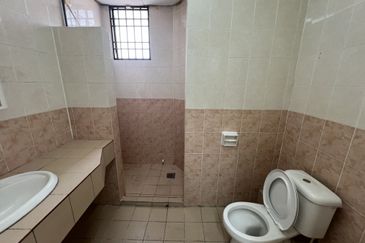 SL 8, Bandar Sungai Long