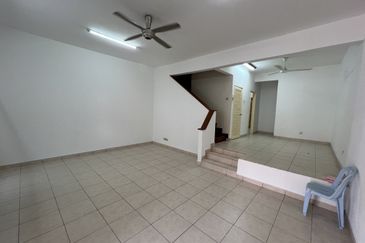 SL 8, Bandar Sungai Long