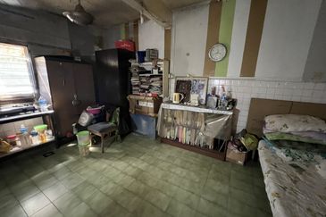 Jalan Awan Cempaka 1 