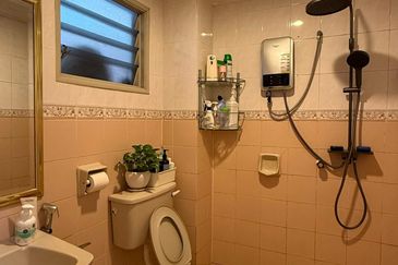 SL 10, Bandar Sungai Long